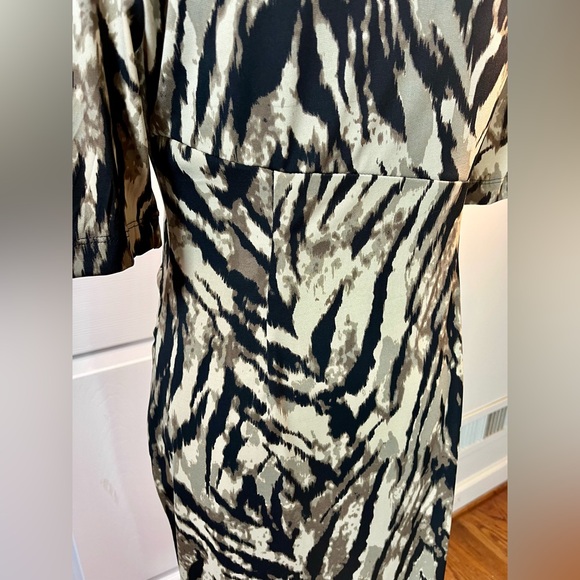 Connected Black and Tan Animal  Patterned Dress - size 12 P - Picture 13 of 17